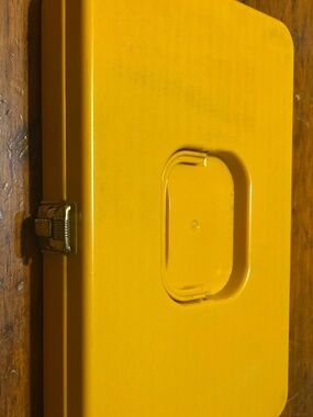 Wil-Hold  Wilson Plastic Thread Bobbin Sewing Box Mustard